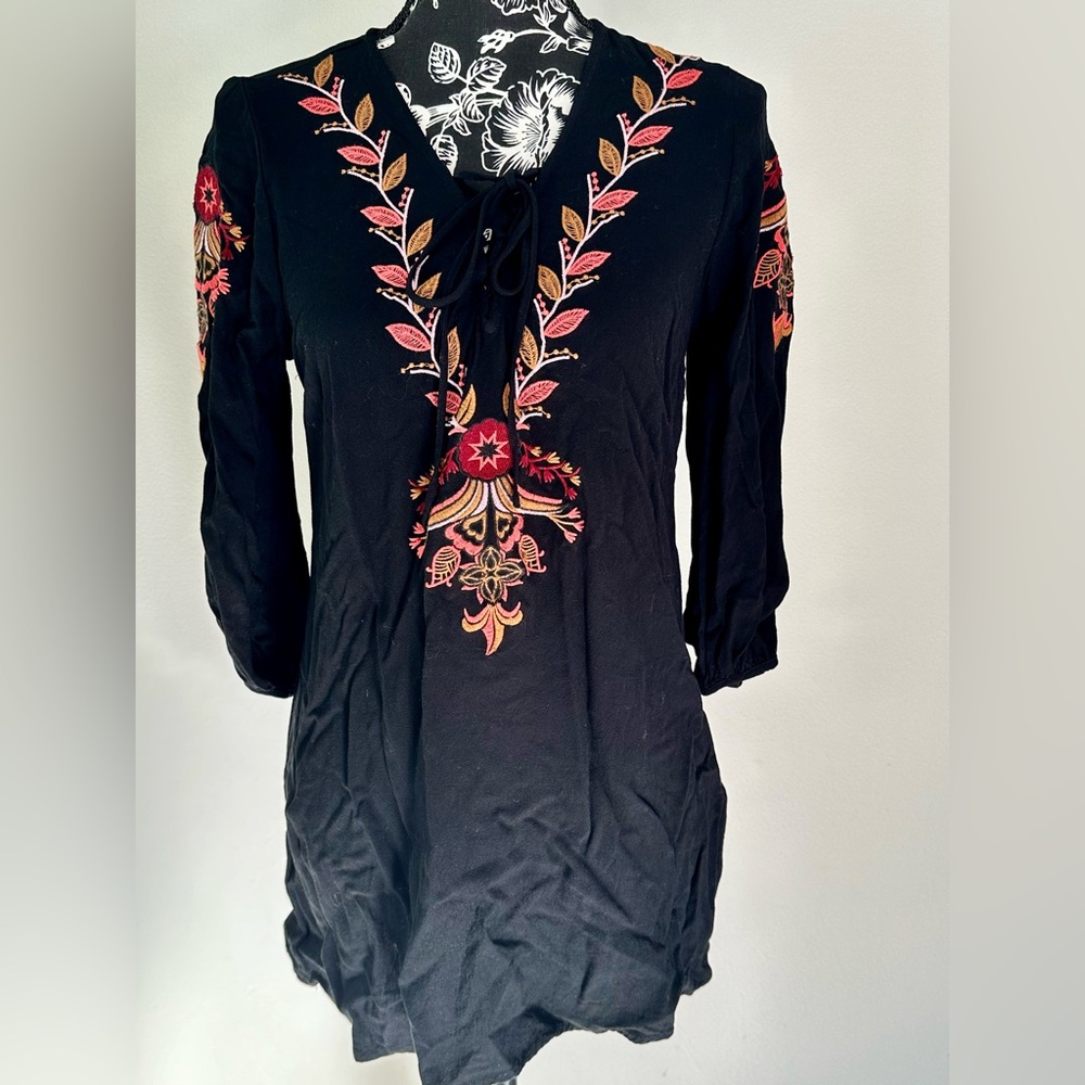 Forever 21 embroidered boho black shirt